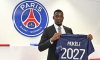 Офіційно: ПСЖ підписав Мукієле
