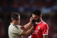 «Бенфіка» – «Динамо»: бомбардиру португальців наклали 15 швів – моторошне фото наслідків зіткнення