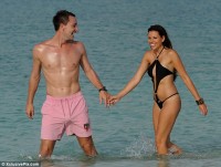 Красуня дня. Дружина Джона Террі демонструє розкішну фігуру на відпочинку