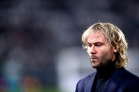 Недвед розважився з трьома оголеними жінками – розпусний танок віце-президента «Ювентуса» потрапив у мережу