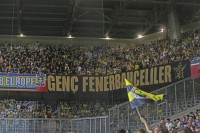 Фанати «Фенербахче» прийшли на матч із «Динамо» у масках путіна - фото дикунства