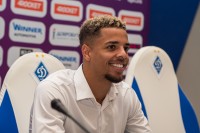 Джастін Лонвейк: «Хочу стати важливою частиною «Динамо», приносити їй користь, зміцнити півзахист, забивати голи»