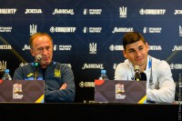 «Потрібно вчитися поводитися з пресою». Лідер збірної України дав пораду головному тренеру Петракову