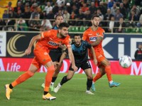 Ракицький не дограв навіть тайм, екс-зірку «Динамо» вилучили за фол дупою – пристрасті в чемпіонаті Туреччини 