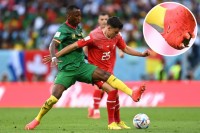 ФІФА не каратиме півзахисника збірної Камеруну за те, що він одягнув на матч бутси з прапором росії