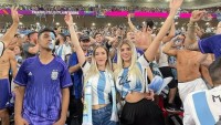 Втекла до Європи. Ефектній фанатці загрожувала в'язниця у Катарі за оголені груди на фіналі ЧС-2022