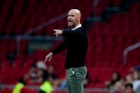 ​Тен Хаг попросив у фанатів гроші у відповідь на прохання підписати в «МЮ» Мбаппе та Беллінгема