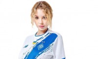 Українська модель PlayBoy позувала у формі «Динамо» - відверті фото
