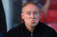 Аутсайдер АПЛ озвучив ультиматум тренеру – він підписав майже 30 новачків і витратив 160 млн фунтів