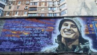 ​В Києві з'явилось граффіті в пам'ять про фаната «Динамо», який загинув на «Азовсталі»