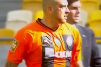 «Шахтар» став чемпіоном України 2022/23, розгромивши «Дніпро-1» – Ракицькому розбили обличчя у масовій бійці, злива вилучень