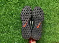 Как выбрать и ухаживать за футбольными сороконожками