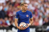 Розчарувались? «Челсі» хотів обміняти Мудрика на Еміля Сміт-Роу