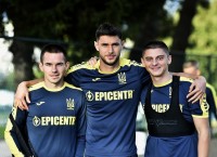 Забарний, Миколенко та інші легіонери приєднались до збірної України – Ребров чекає на одноклубника Мессі