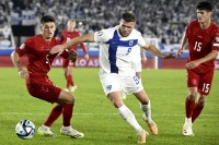 Євро-2024, відбір: Данія здолала фінів і лідирує в групі, Чорногорія вирвала перемогу на останній секунді 