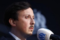 Президент «Марселя» оголосив, що залишається на посаді та подасть до суду на ультрас за погрози його життю  