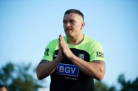 Усик привітав «Полісся» з перемогою над «Динамо»: що подарував чемпіон Бойку – фото