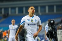 Скільки гравців для першої команди повинна виховувати Академія «Динамо»?