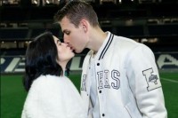 Андрій Лунін разом з дружиною та сином насолоджується вихідними - фото