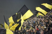 Матч Ередивізі призупиняли на 30 хвилин через напад вболівальників на футболістів