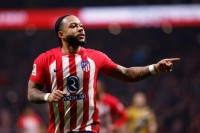 Депай приніс перемогу. «Атлетіко» здолав «Райо Вальєкано» і наздогнав «Барселону»