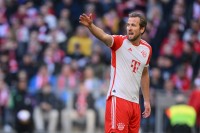 Початок матчу між «Байєром» та «Баварією» був затриманий через протести вболівальників