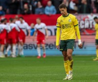 Лонвейк отримав жовту картку в черговому матчі за «Фортуну»