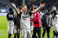 Чемпіонат Нідерландів. «АЗ» нарешті виграв, шість голів у грі «Спарти»