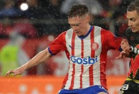 Фанат спантеличив дружину Довбика проханням про футболку Віталія Циганкова