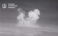 У розвідці показали відео знищення дронами російського корабля «Сергій Котов» у Криму