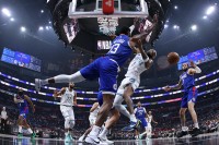 НБА. «Сакраменто» розібрався з «Мілуокі», Олексій Лень набрав 5 очок