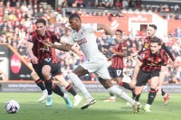 Виграв чимало єдиноборств, але часто втрачав м’яч. Оцінки Забарного після матчу з «Манчестер Юнайтед» 