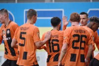 «Шахтар» ледве дотиснув «Зорю» у меншості та зберіг відрив від «Динамо»