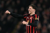 Палкий поцілунок з дружиною: як Забарний відсвяткував престижну нагороду в Англії - фото