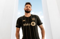 Жиру знайшов новий клуб після відходу з «Мілана» - офіційно