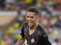 Гравець, який вже підписав фантастичний контракт із «Шахтарем», не хоче їхати в Україну