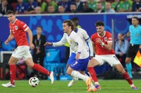 Франція завдяки автоголу здобула перемогу в дебютному матчі на Євро-2024 – криваві травми Мбаппе та Грізманна