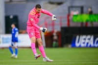 Український голкіпер зацікавив «Челсі». Але є проблема з виїздом із країни