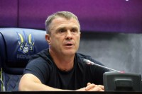 Передматчева прес-конференція Реброва – єдиний дебютант, чому немає заміни Довбику і потужні слова про війну