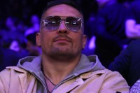 Що трапилось? Усика затримали в аеропорту у Кракові