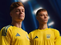Патріотичне гасло на спині. УАФ та Adidas офіційно представили нові домашні та виїзні комплекти форми збірних України