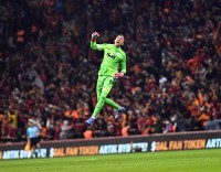 Фани «Галатасарая» освистали кіпера Муслеру за матч з «Динамо». Він їм відповів