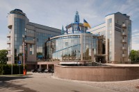 «Утримання Будинку футболу коштує 3,5 млн євро. Так нафіга нам цей Будинок футболу?!», - журналіст