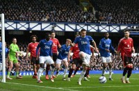 «Надійно виконав роботу в обороні»: в Англії оцінили гру Миколенка проти МЮ