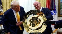 Інфантіно вручив Трампу трофей клубного чемпіонату світу-2025. Для відкриття потрібен ключ