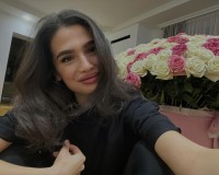 Весняний шик: пасія Ваната вразила стильним селфі