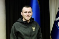 «Суддя – під***с»: фанати «Вереса» облаяли героя війни під час матчу УПЛ