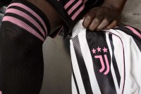 Екстравагантно. «Ювентус» презентував домашню форму на сезон 2025/26 - фото