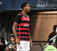 «Динамо» цікавиться захисником «Фламенго», на гравця також претендує «Лестер»