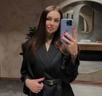 Спекотний образ від дружини гравця «Динамо»: розбурхала мережу літнім образом